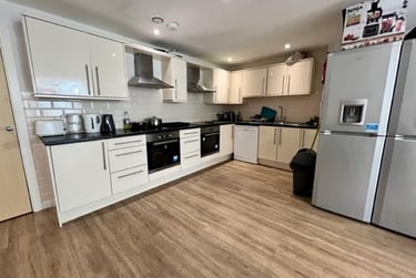 7 bed house, Well Meadow Drive, Netherthorpe, Sheffield, S37HP - Image 3