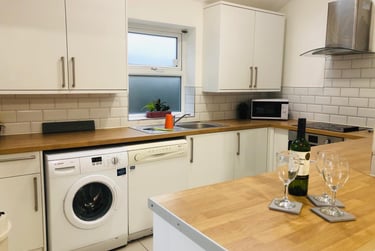 6 bed house, Pomona Street, Sharrow, Sheffield, S118JL - Image 1