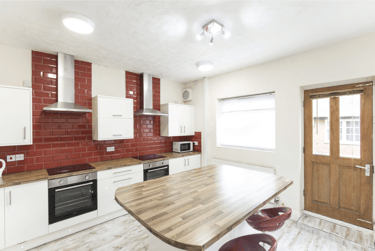 8 bed house, Beverley Road, Newland, Hull, HU67LL - Image 1