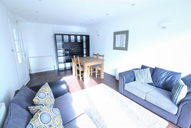 2 bed house, Clumber Court, Lenton, Nottingham, NG71EE - Image 1