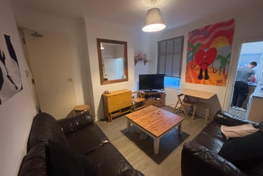 4 bed house, Paget Street, City Centre, Loughborough, LE115DU - Image 1