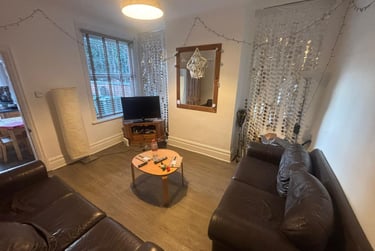 5 bed house, Burleigh Road, City Centre, Loughborough, LE113BA - Image 1