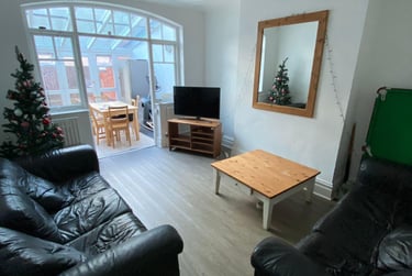 6 bed house, Bampton Street, City Centre, Loughborough, LE112DR - Image 1