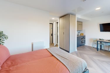 Deluxe Studio - Image 2