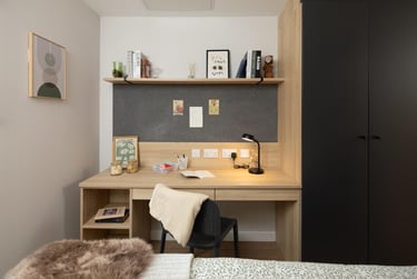 Classic Ensuite, Upper Floors - Image 3