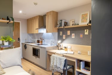 Studio Plus, Upper Floors - Image 3