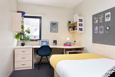 Bronze Ensuite at St Thomas Court, 20 Gasking Street, Mutley, Plymouth, PL49AP - Image 2