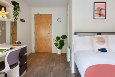 Gold Ensuite - Image 2