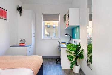 Silver Accessible Ensuite at The Maltings, Haven Road, Greenstead, Colchester, CO28FU - Image 8