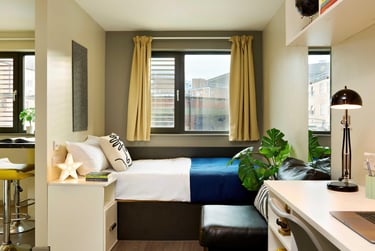 Silver Studio with Wet Room - Image 11