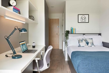 Silver Ensuite (Castle View) - Image 2