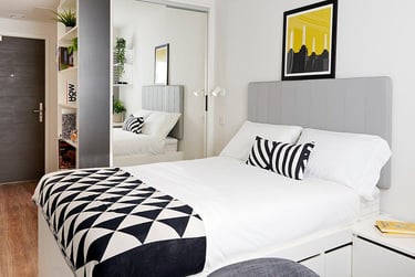 Wilde Ensuite with AC at Student Castle Oxford, Osney Lane, University Of Oxford, Oxford, OX11TE - Image 2