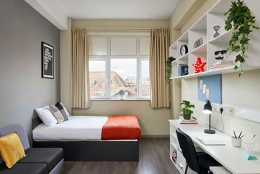 Gold Studio at Central Point, 50 Royal Parade, City Centre, Plymouth, PL11DZ - Image 2