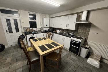 6 bed house, Ridgeway Terrace, Rampart Road, Leeds, LS62HU - Image 3