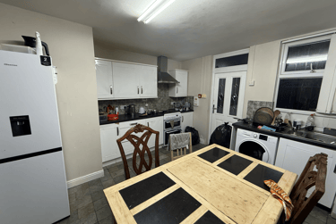 6 bed house, Ridgeway Terrace, Rampart Road, Leeds, LS62HU - Image 4