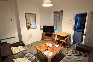 5 bed house, Leopold Street, City Centre, Loughborough, LE115DN - Image 1