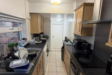 5 bed house, Station Street, City Centre, Loughborough, LE115EF - Image 2