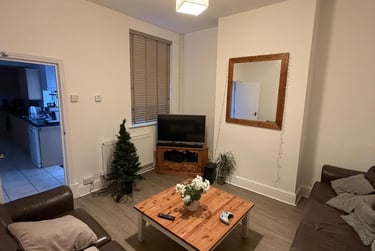 5 bed house, Leopold Street, City Centre, Loughborough, LE115DW - Image 1