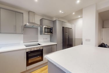 4 bed house, Storer Road, City Centre, Loughborough, LE115EH - Image 1