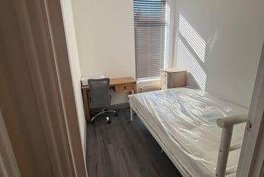 1 bed house, Ashby Road, City Centre, Loughborough, LE113AA - Image 1