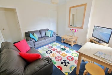 4 bed house, Station Street, City Centre, Loughborough, LE115EF - Image 1