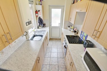 4 bed house, Station Street, City Centre, Loughborough, LE115EF - Image 3