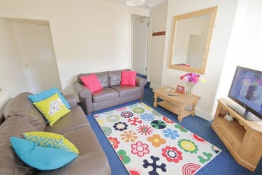 5 bed house, Station Street, City Centre, Loughborough, LE115EF - Image 2