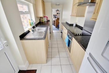 5 bed house, Station Street, City Centre, Loughborough, LE115EF - Image 3
