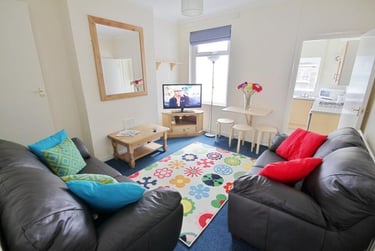 4 bed house, Paget Street, City Centre, Loughborough, LE115DU - Image 1