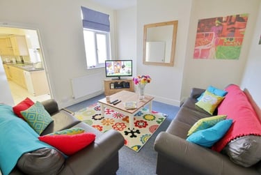 5 bed house, Leopold Street, City Centre, Loughborough, LE115DW - Image 2