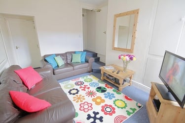 5 bed house, Paget Street, City Centre, Loughborough, LE115DS - Image 2