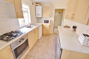 5 bed house, Leopold Street, City Centre, Loughborough, LE115DL - Image 2