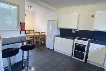 4 bed house, New Ashby Road, City Centre, Loughborough, LE114ET - Image 8