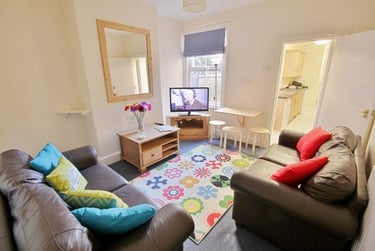 5 bed house, Leopold Street, City Centre, Loughborough, LE115DL - Image 1