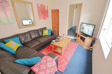 6 bed house, Burleigh Road, City Centre, Loughborough, LE113BA - Image 1