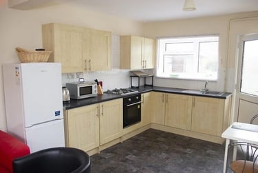 5 bed house, Sharpley Road, City Centre, Loughborough, LE114PW - Image 2