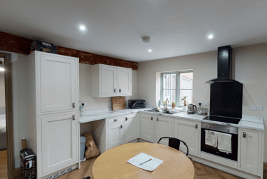 2 bed house, Forest Road, City Centre, Loughborough, LE113NP - Image 2