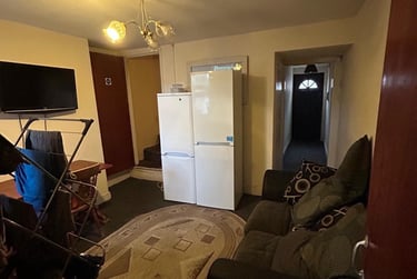 4 bed house, Gladstone Street, City Centre, Loughborough, LE111NP - Image 1