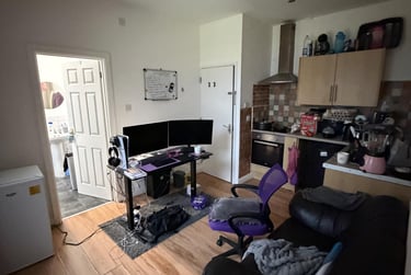 1 bed house, Churchgate, City Centre, Loughborough, LE111UD - Image 1