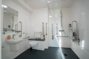Premium (Accessible) Ensuite, Lower Tower - Image 6