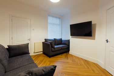 4 bed house, Paget Street, City Centre, Loughborough, LE115DS - Image 1