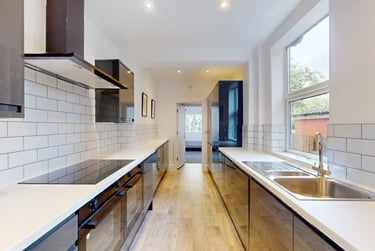 6 bed house, William Street, City Centre, Loughborough, LE113BX - Image 2