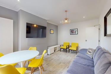 6 bed house, William Street, City Centre, Loughborough, LE113BX - Image 1