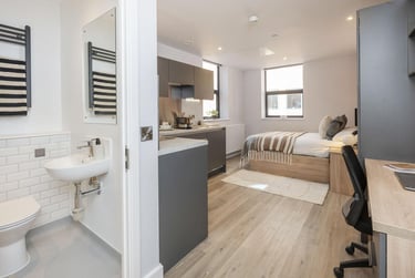 Standard Studio at Headrow Court, Park Cross Street, Hyde Park, Leeds, LS12QJ - Image 4