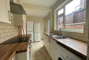 4 bed house, Storer Road, City Centre, Loughborough, LE115EH - Image 2