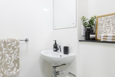 Standard Ensuite - Image 4