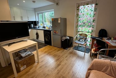 4 bed house, Ashleigh Drive, City Centre, Loughborough, LE113HW - Image 3