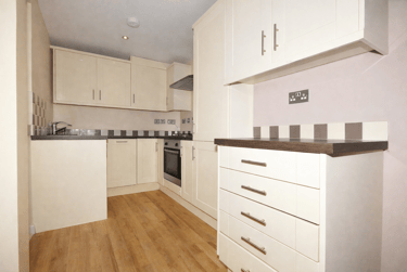 4 bed house, City Road, Heeley, Sheffield, S25HG - Image 1