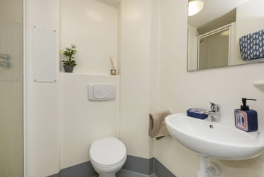 4 Bed Ensuite - Image 4