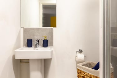 Classic Ensuite at Allen Court, 1 Cromwell Range, Fallowfield, Manchester, M146FQ - Image 13